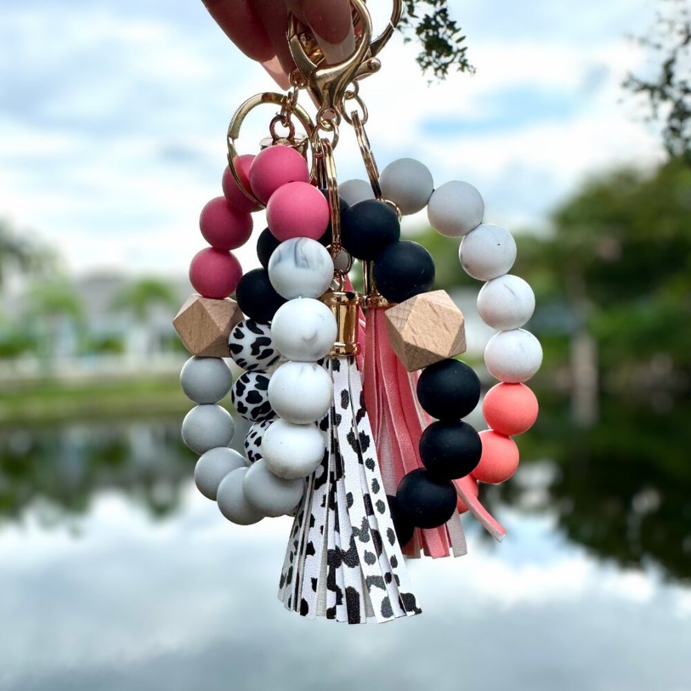 💖 Color Block Silicone Bracelet Keychain – Fashion Accessory 🛍️